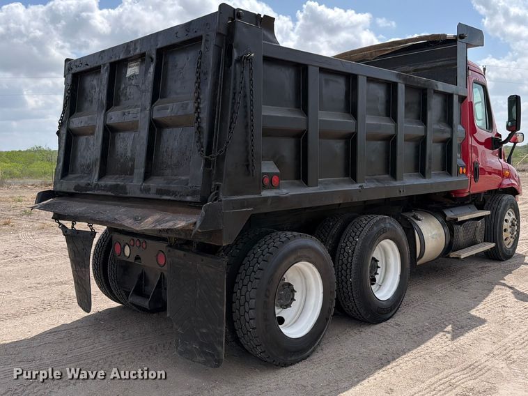 image for item ED5204 2013 Freightliner Cascadia dump truck