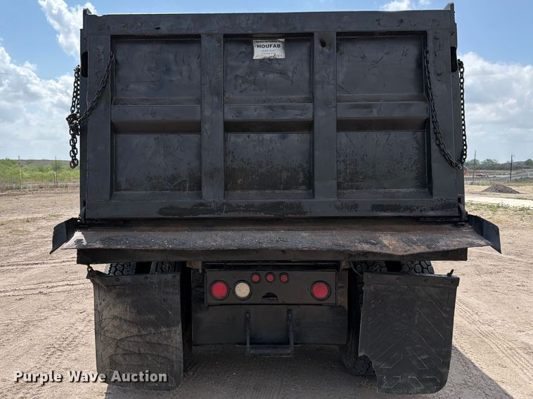 image for item ED5204 2013 Freightliner Cascadia dump truck