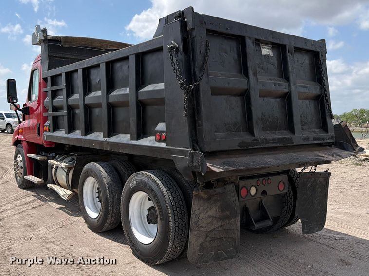 image for item ED5204 2013 Freightliner Cascadia dump truck