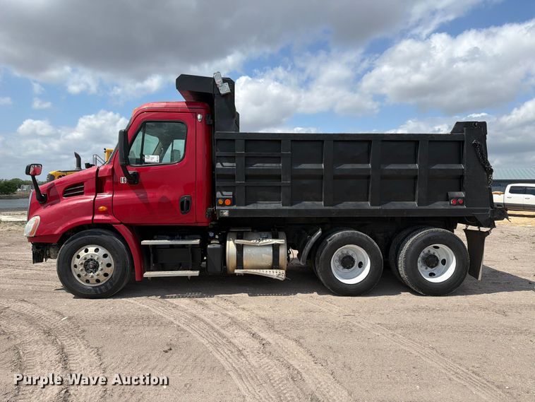 image for item ED5204 2013 Freightliner Cascadia dump truck