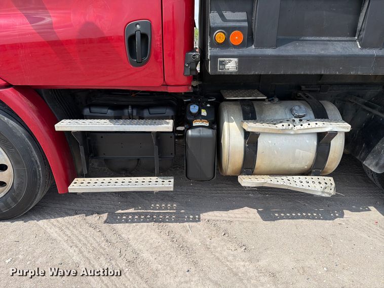 image for item ED5204 2013 Freightliner Cascadia dump truck