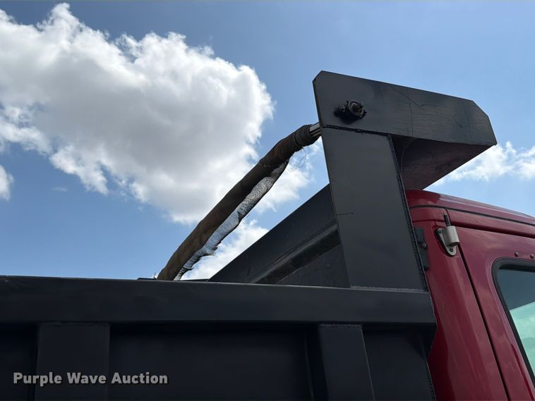 image for item ED5204 2013 Freightliner Cascadia dump truck