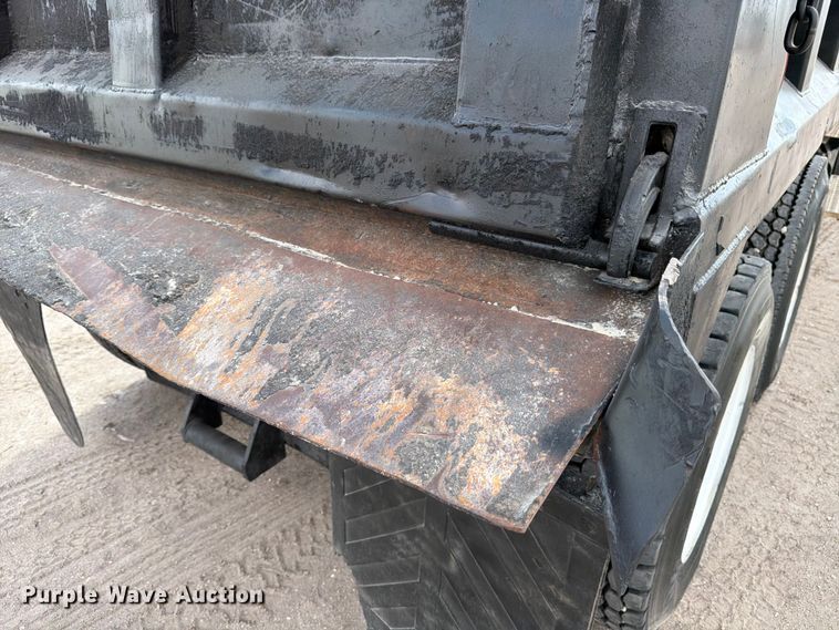 image for item ED5204 2013 Freightliner Cascadia dump truck