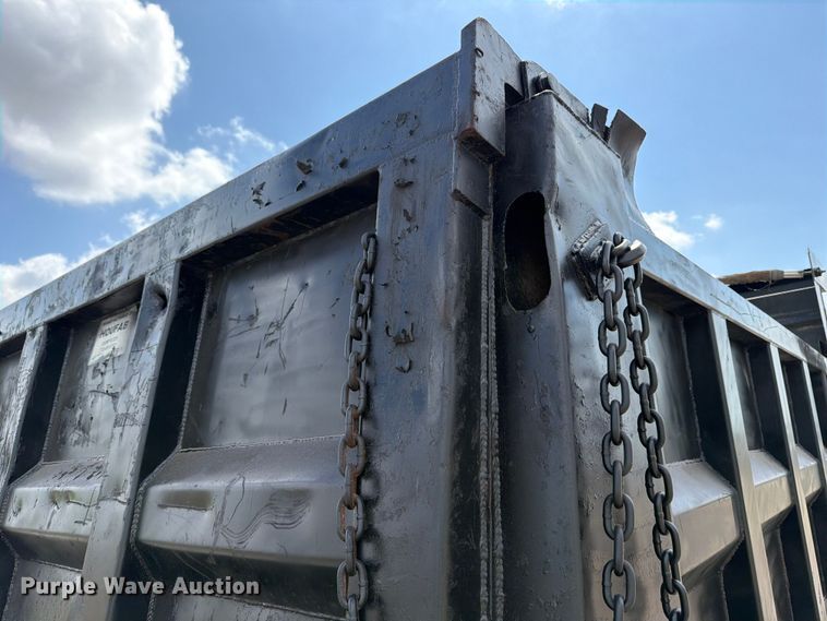image for item ED5204 2013 Freightliner Cascadia dump truck