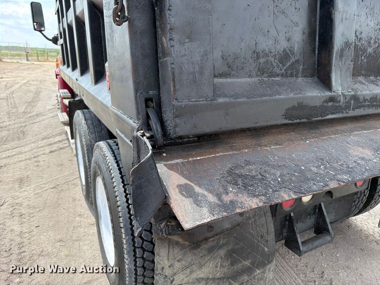 image for item ED5204 2013 Freightliner Cascadia dump truck