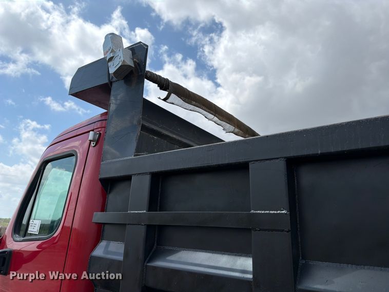 image for item ED5204 2013 Freightliner Cascadia dump truck