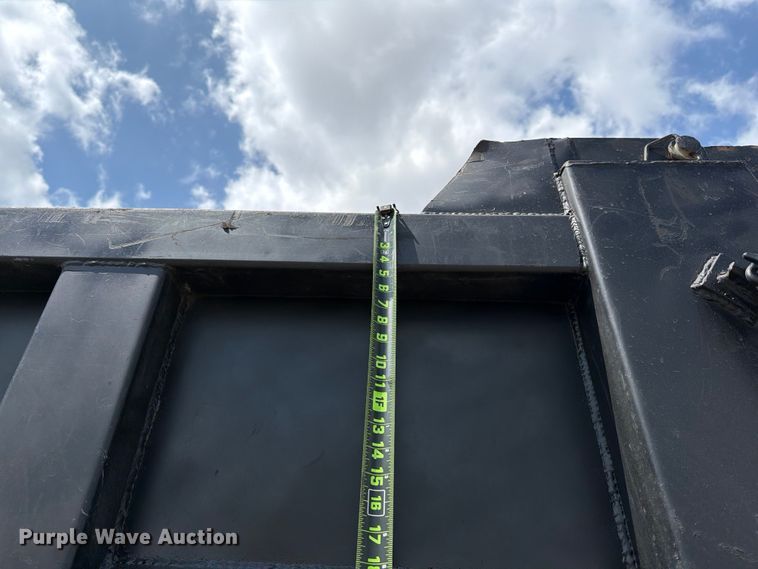image for item ED5204 2013 Freightliner Cascadia dump truck