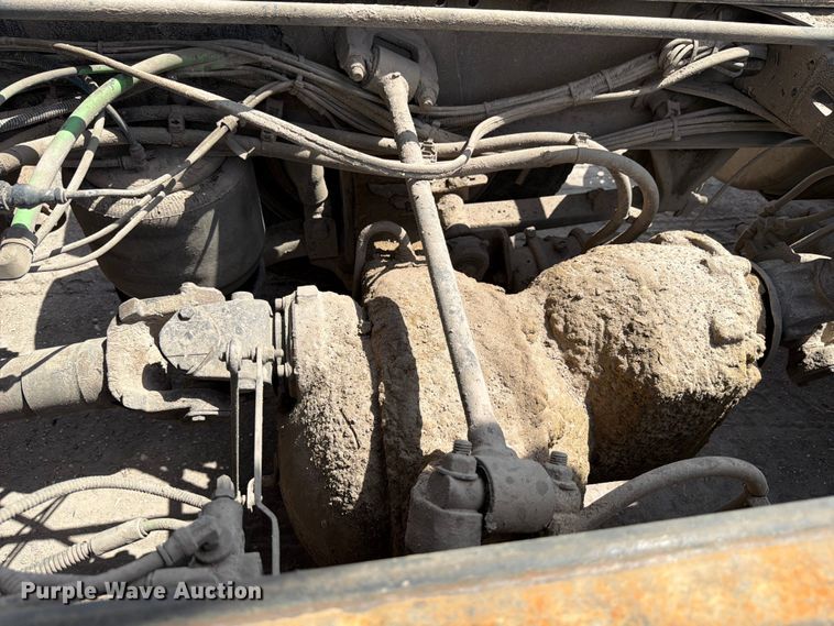 image for item ED5204 2013 Freightliner Cascadia dump truck
