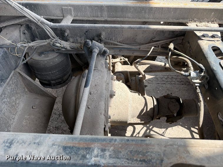 image for item ED5204 2013 Freightliner Cascadia dump truck