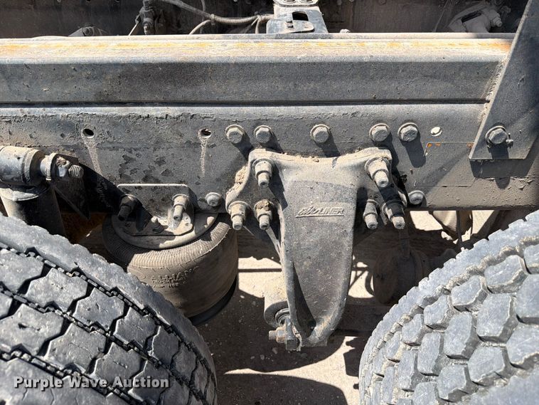 image for item ED5204 2013 Freightliner Cascadia dump truck