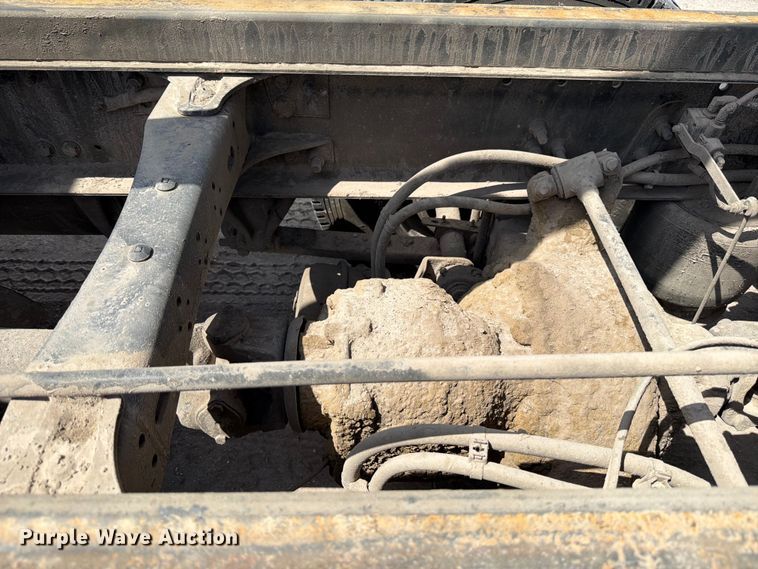 image for item ED5204 2013 Freightliner Cascadia dump truck
