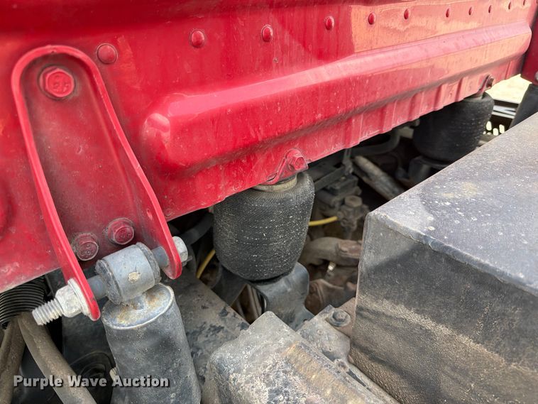 image for item ED5204 2013 Freightliner Cascadia dump truck