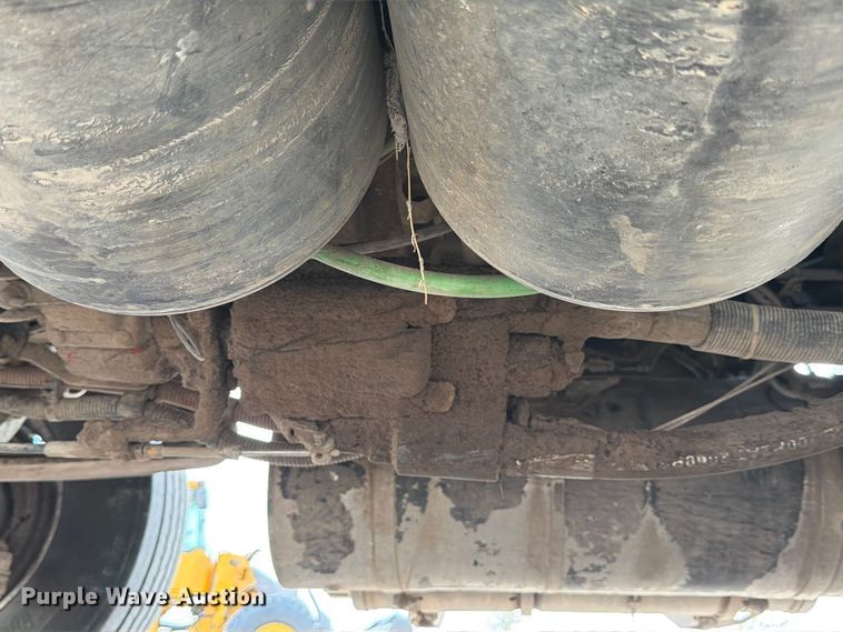 image for item ED5204 2013 Freightliner Cascadia dump truck