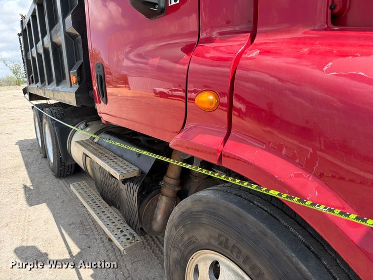 image for item ED5204 2013 Freightliner Cascadia dump truck