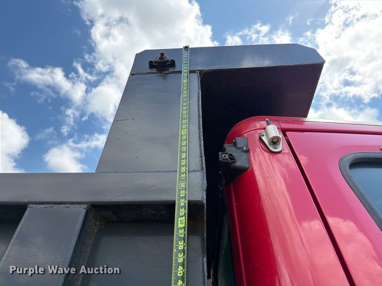 image for item ED5204 2013 Freightliner Cascadia dump truck