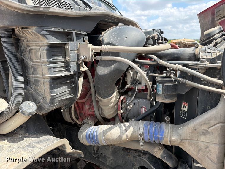 image for item ED5204 2013 Freightliner Cascadia dump truck