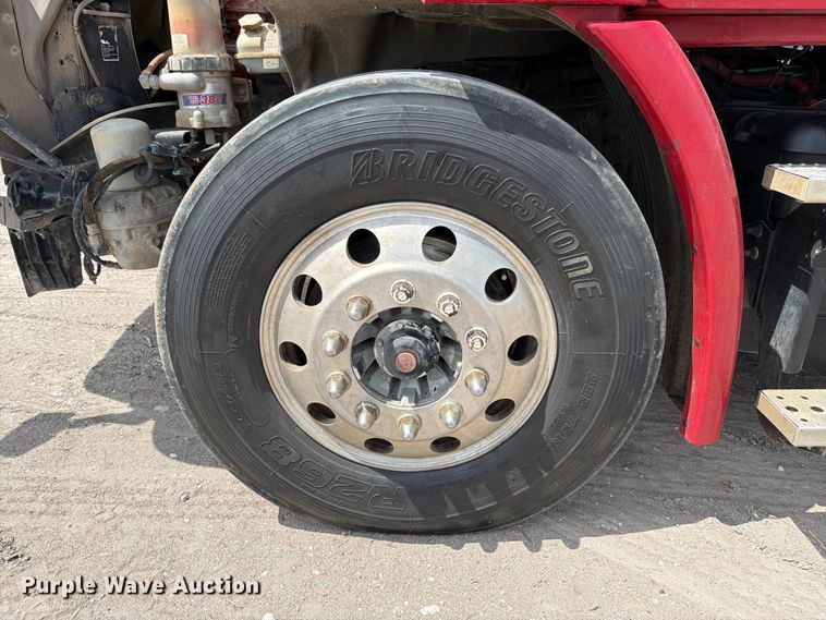 image for item ED5204 2013 Freightliner Cascadia dump truck