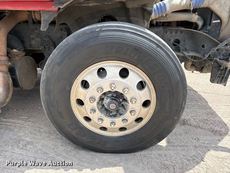 image for item ED5204 2013 Freightliner Cascadia dump truck