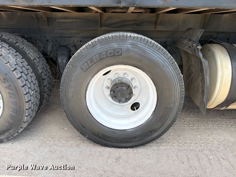 image for item ED5204 2013 Freightliner Cascadia dump truck
