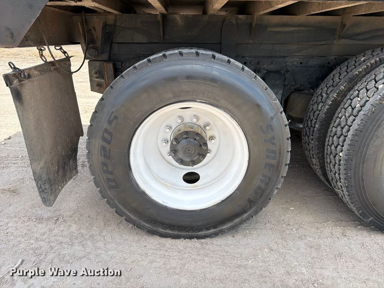 image for item ED5204 2013 Freightliner Cascadia dump truck