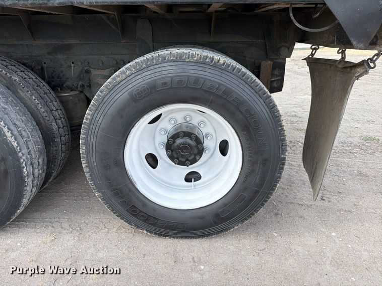 image for item ED5204 2013 Freightliner Cascadia dump truck
