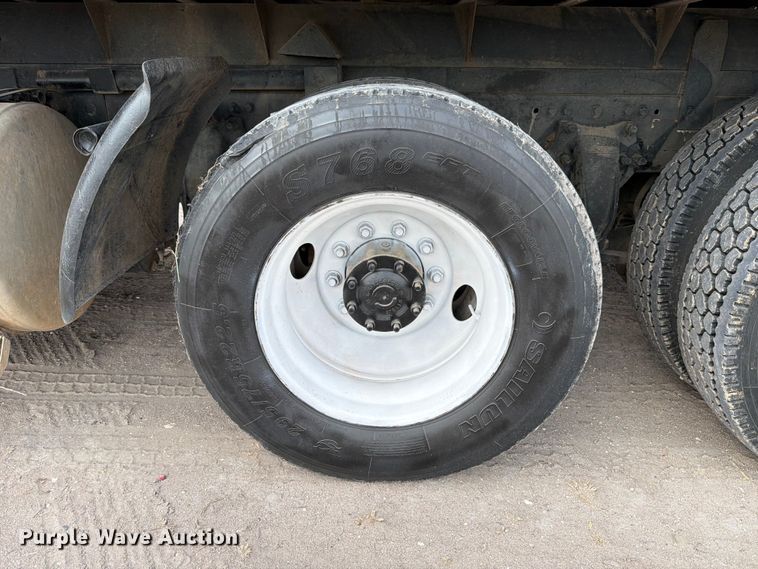image for item ED5204 2013 Freightliner Cascadia dump truck