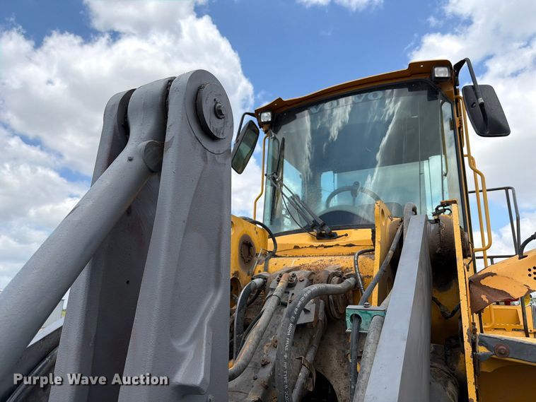 image for item ED5205 2006 Volvo L110E wheel loader