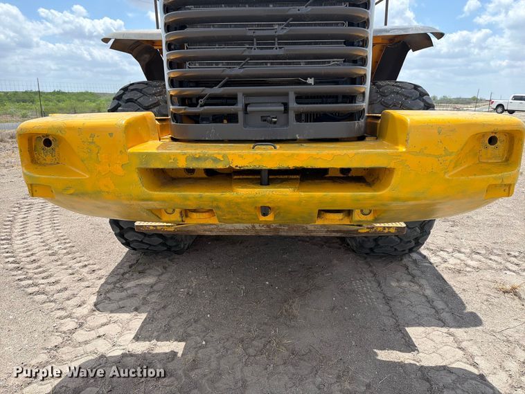 image for item ED5205 2006 Volvo L110E wheel loader