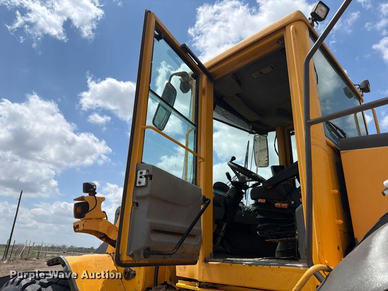 image for item ED5205 2006 Volvo L110E wheel loader