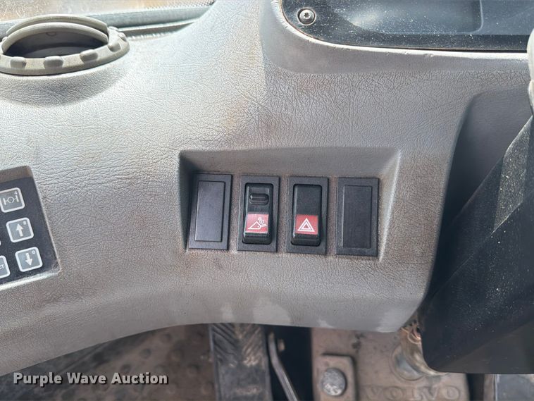 image for item ED5205 2006 Volvo L110E wheel loader