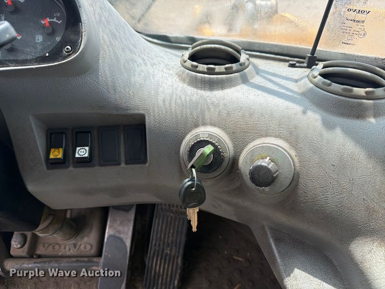 image for item ED5205 2006 Volvo L110E wheel loader