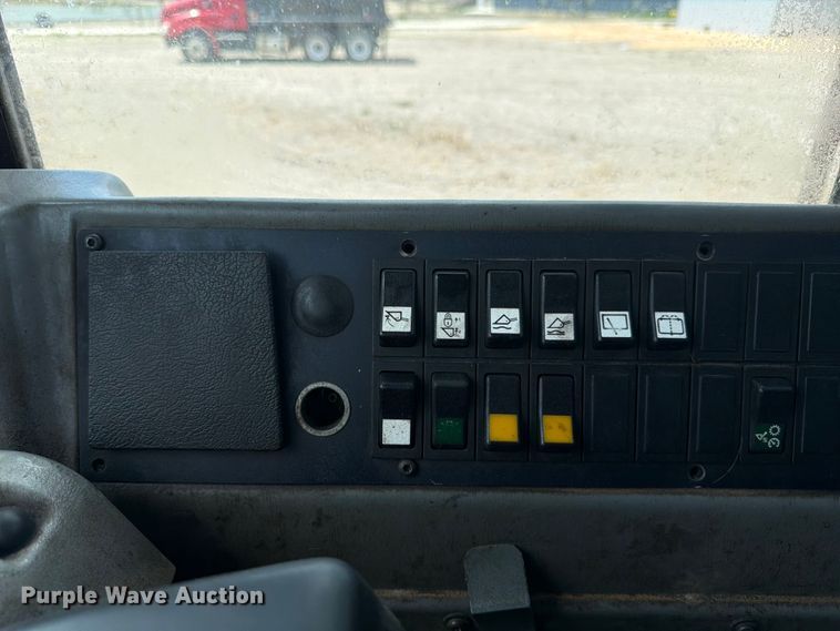 image for item ED5205 2006 Volvo L110E wheel loader