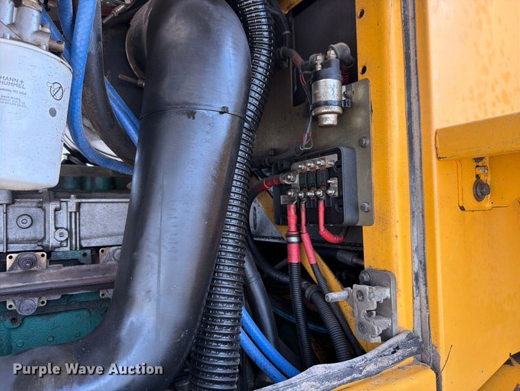 image for item ED5205 2006 Volvo L110E wheel loader