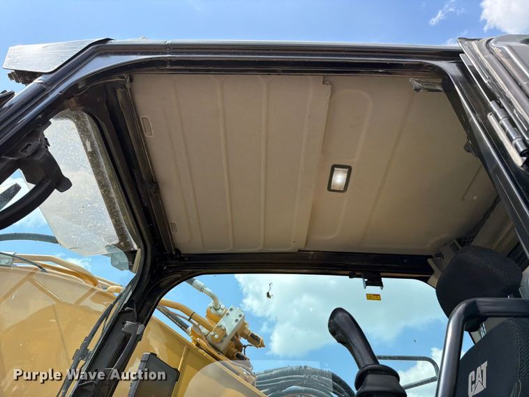 image for item ED5211 2022 Caterpillar 325 excavator