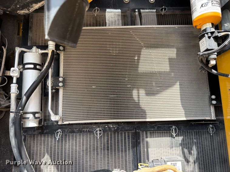 image for item ED5211 2022 Caterpillar 325 excavator