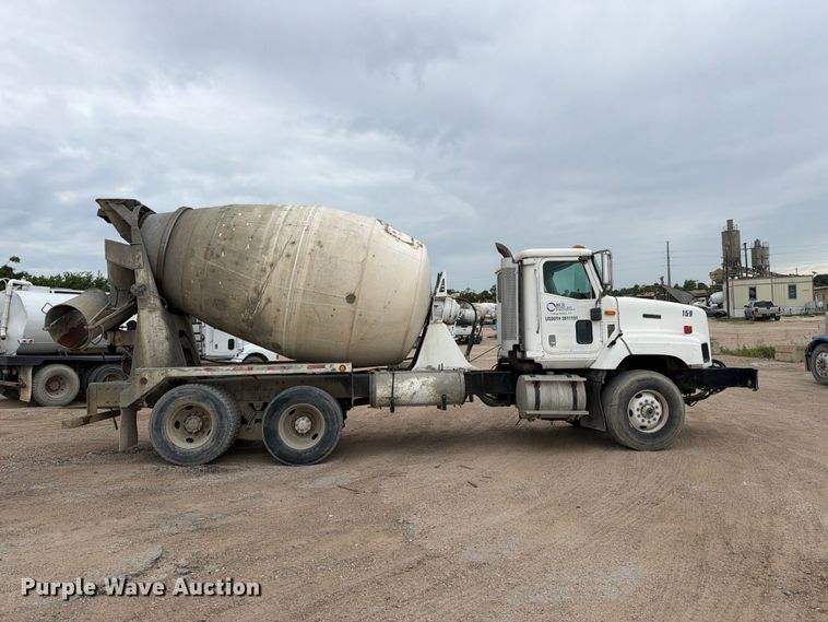 image for item ED5213 2000 International 5000 ready mix truck