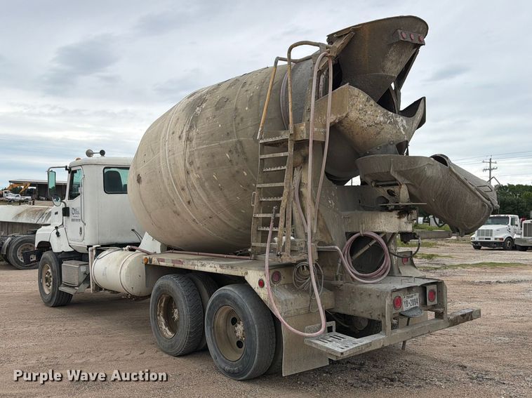 image for item ED5213 2000 International 5000 ready mix truck