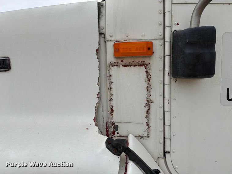 image for item ED5213 2000 International 5000 ready mix truck