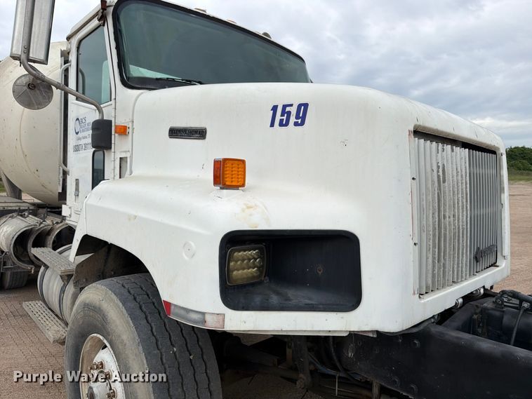 image for item ED5213 2000 International 5000 ready mix truck