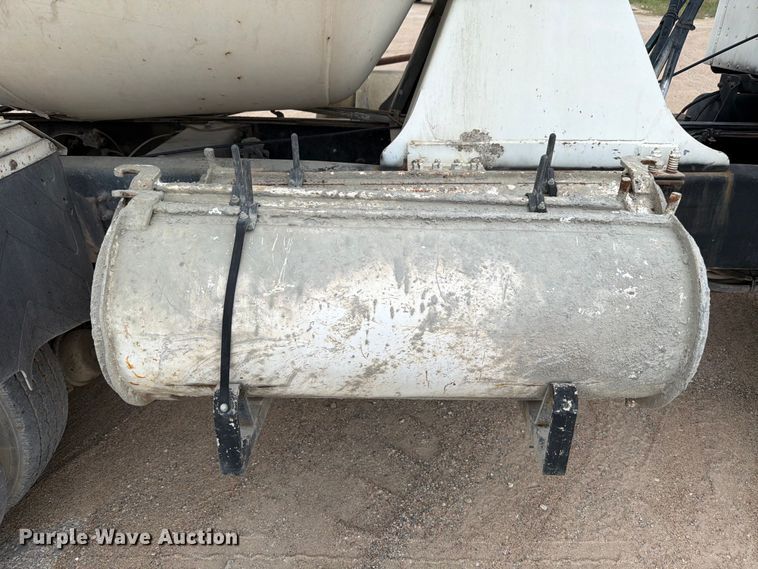 image for item ED5213 2000 International 5000 ready mix truck