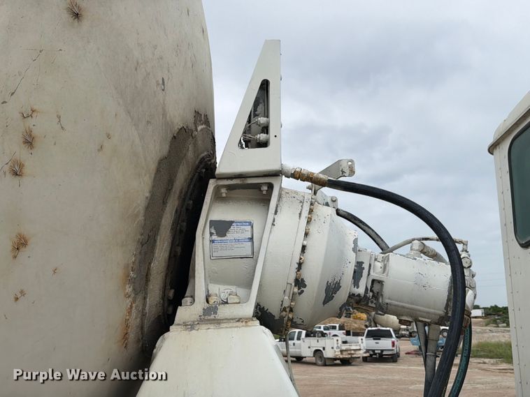 image for item ED5213 2000 International 5000 ready mix truck