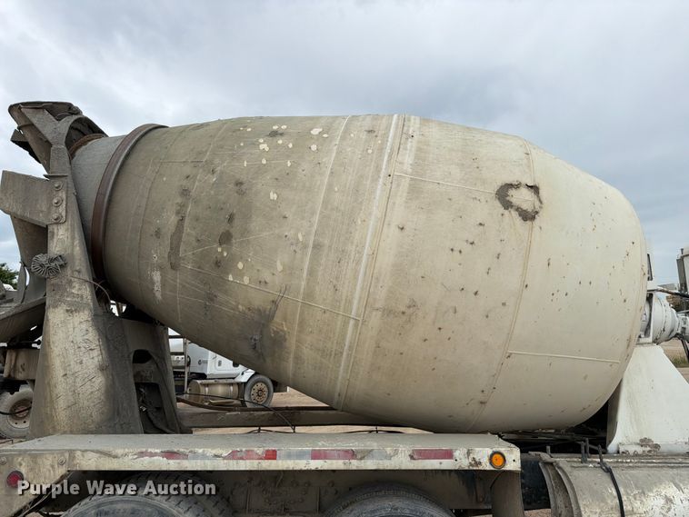 image for item ED5213 2000 International 5000 ready mix truck