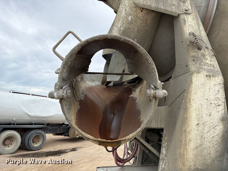 image for item ED5213 2000 International 5000 ready mix truck