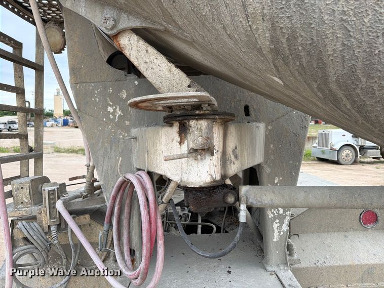 image for item ED5213 2000 International 5000 ready mix truck