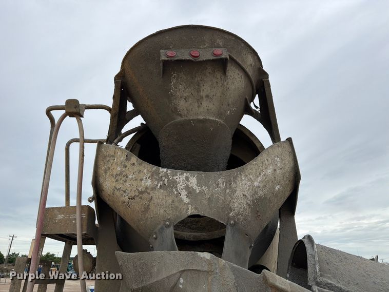 image for item ED5213 2000 International 5000 ready mix truck