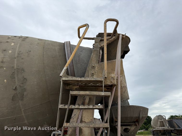 image for item ED5213 2000 International 5000 ready mix truck
