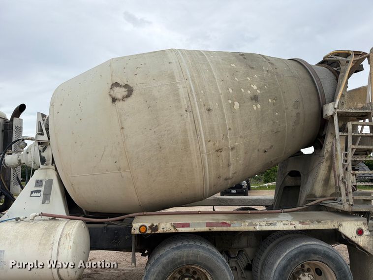 image for item ED5213 2000 International 5000 ready mix truck