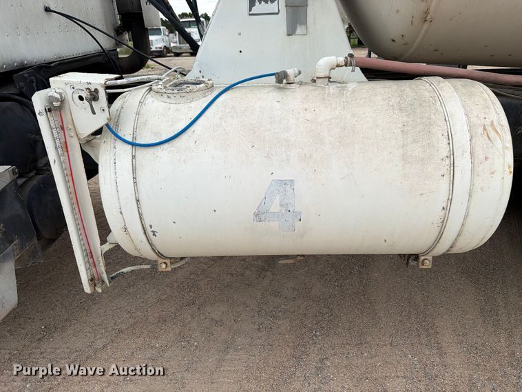 image for item ED5213 2000 International 5000 ready mix truck