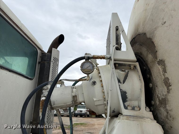 image for item ED5213 2000 International 5000 ready mix truck