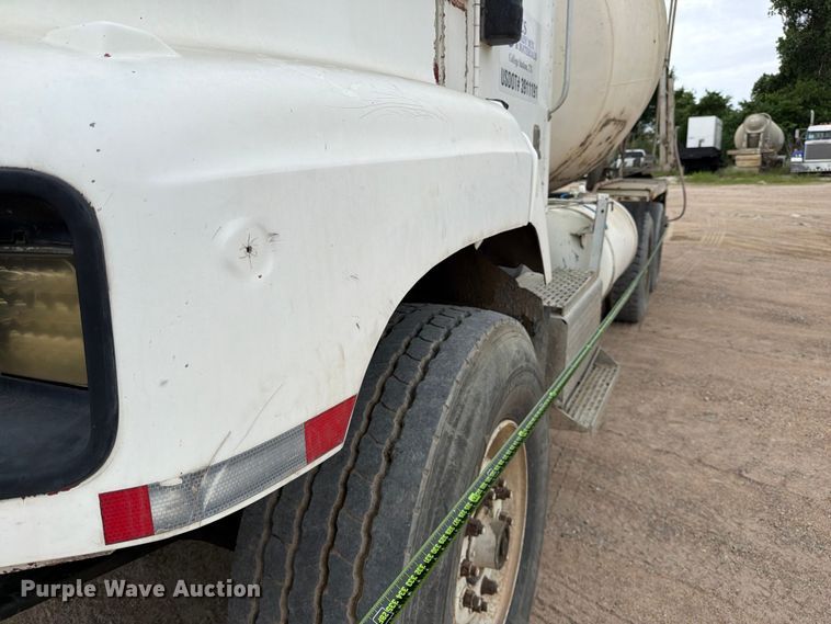 image for item ED5213 2000 International 5000 ready mix truck